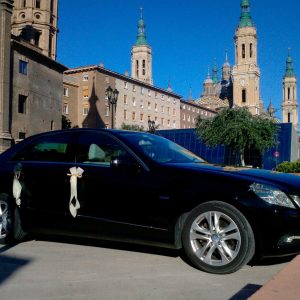 mercedes E for wedding in front of a castle